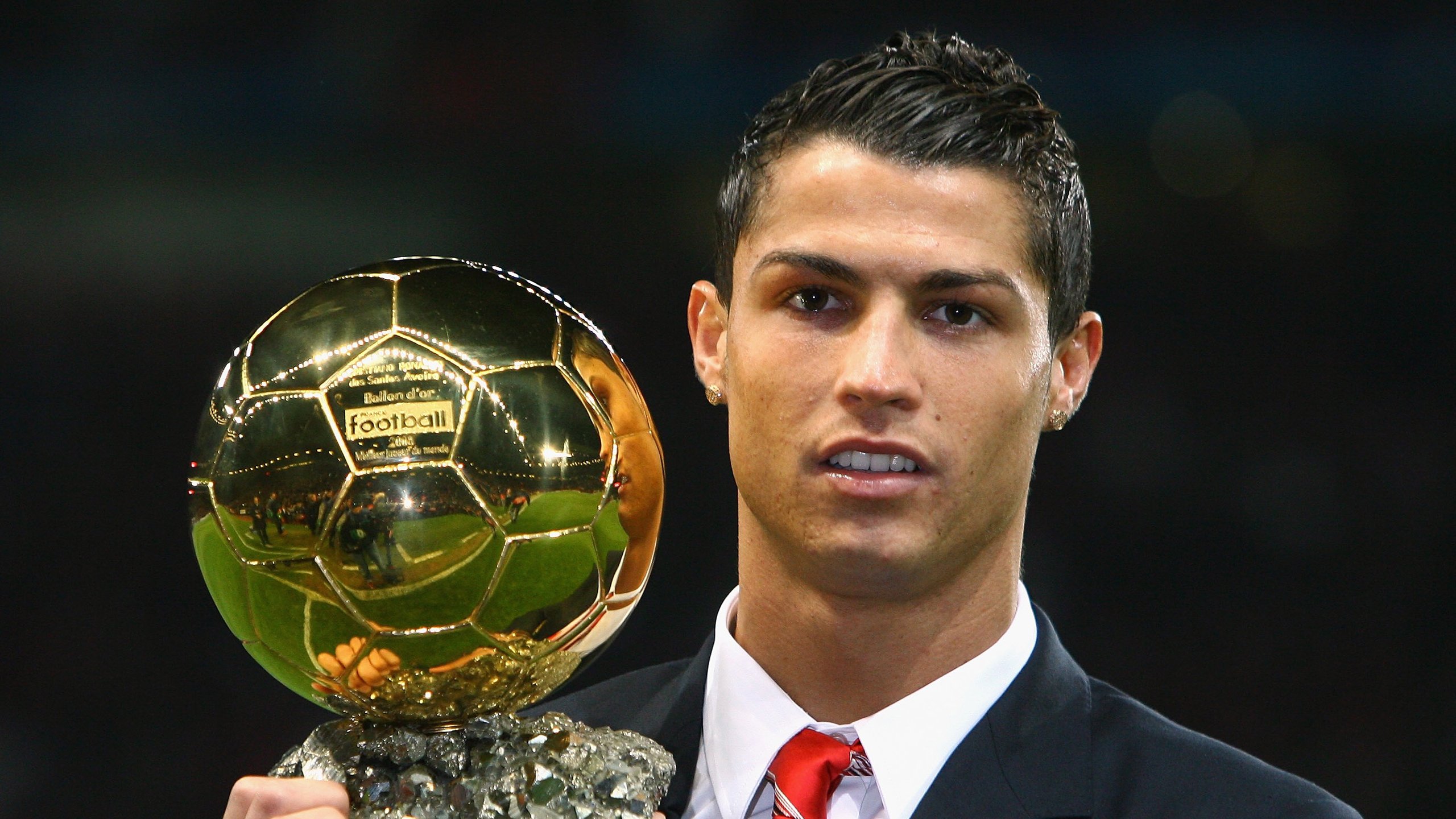 德罗巴迎来十二赛季高光表现，巴塞罗那球迷沸腾！